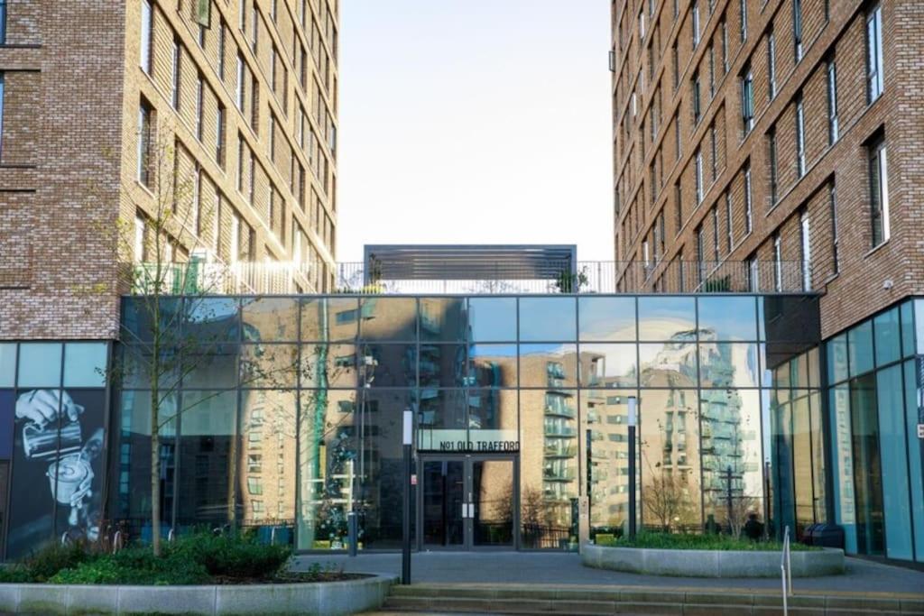 Modern Trafford 1Br Apartment-Free Parking-Cinema Room Manchester Luaran gambar
