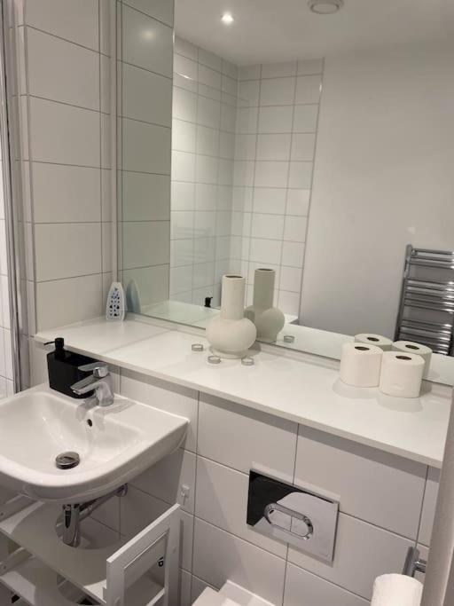 Modern Trafford 1Br Apartment-Free Parking-Cinema Room Manchester Luaran gambar