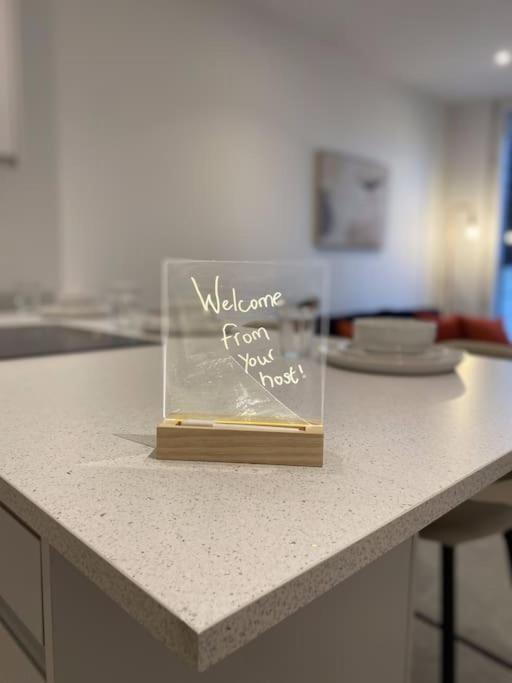 Modern Trafford 1Br Apartment-Free Parking-Cinema Room Manchester Luaran gambar
