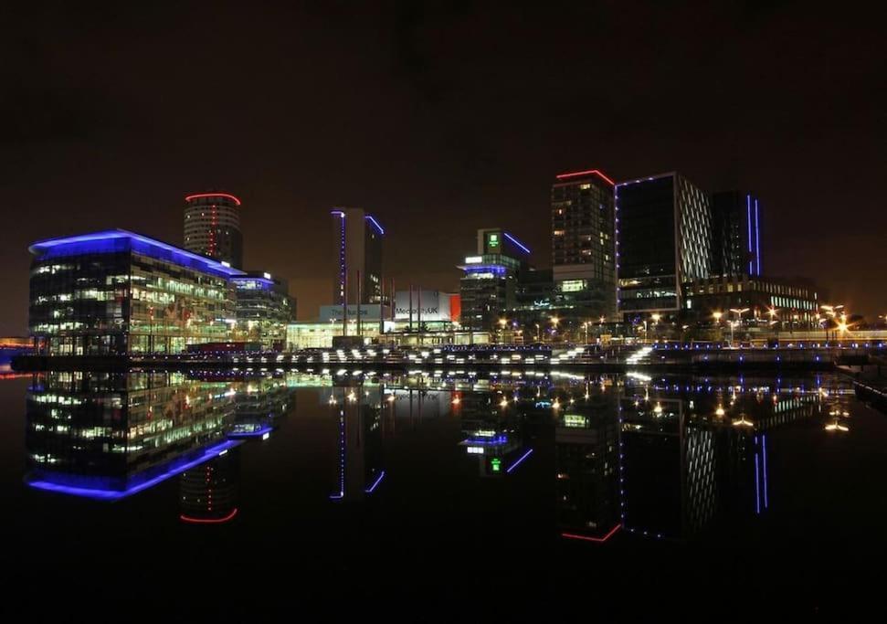 Modern Trafford 1Br Apartment-Free Parking-Cinema Room Manchester Luaran gambar